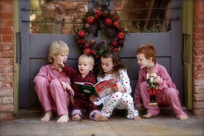 christmas-kids-reading-700x466